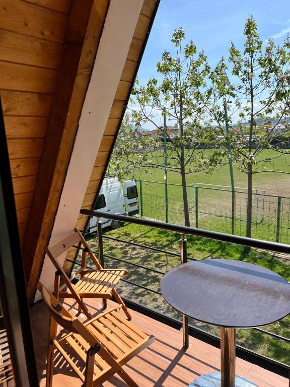 Balkón nebo terasa v ubytování Windmill Shkodra Gesthouse Camping & Grill