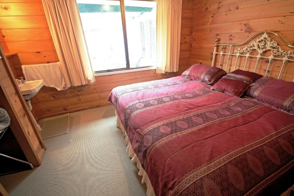Postel nebo postele na pokoji v ubytování Tony's Lodge