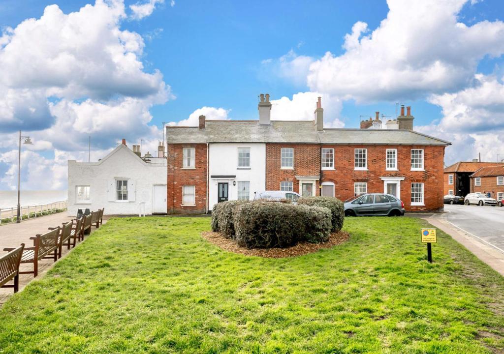 East Cliff House, Southwold (updated prices 2024)