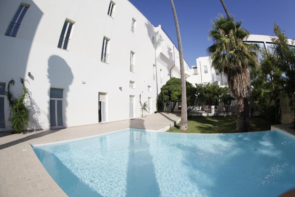 Bazén v ubytování Grand Hotel Di Lecce nebo v jeho okolí