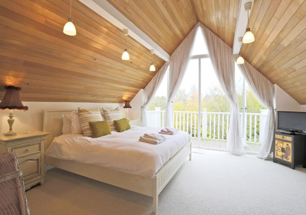 מיטה או מיטות בחדר ב-Meadow Lodge