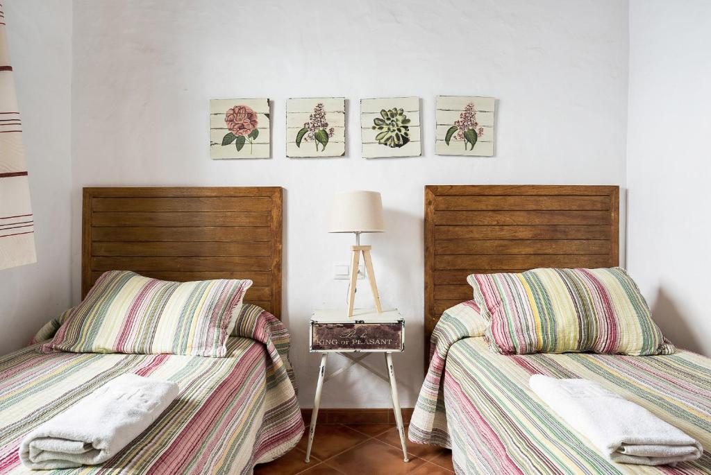 Łóżko lub łóżka w pokoju w obiekcie Apartamento Clara 1