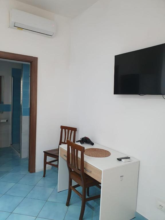 TV a/nebo společenská místnost v ubytování Hotel Mareluna Ischia
