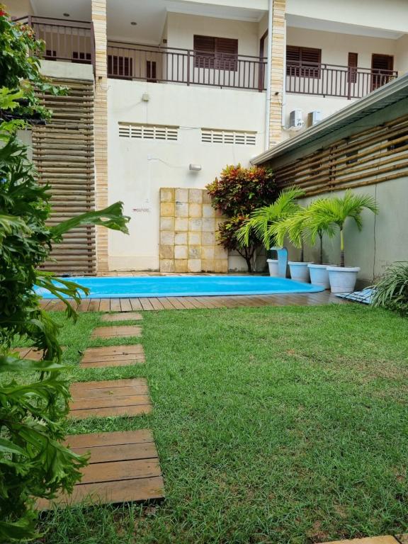 Bazén v ubytování Muriú Beach Flat nebo v jeho okolí