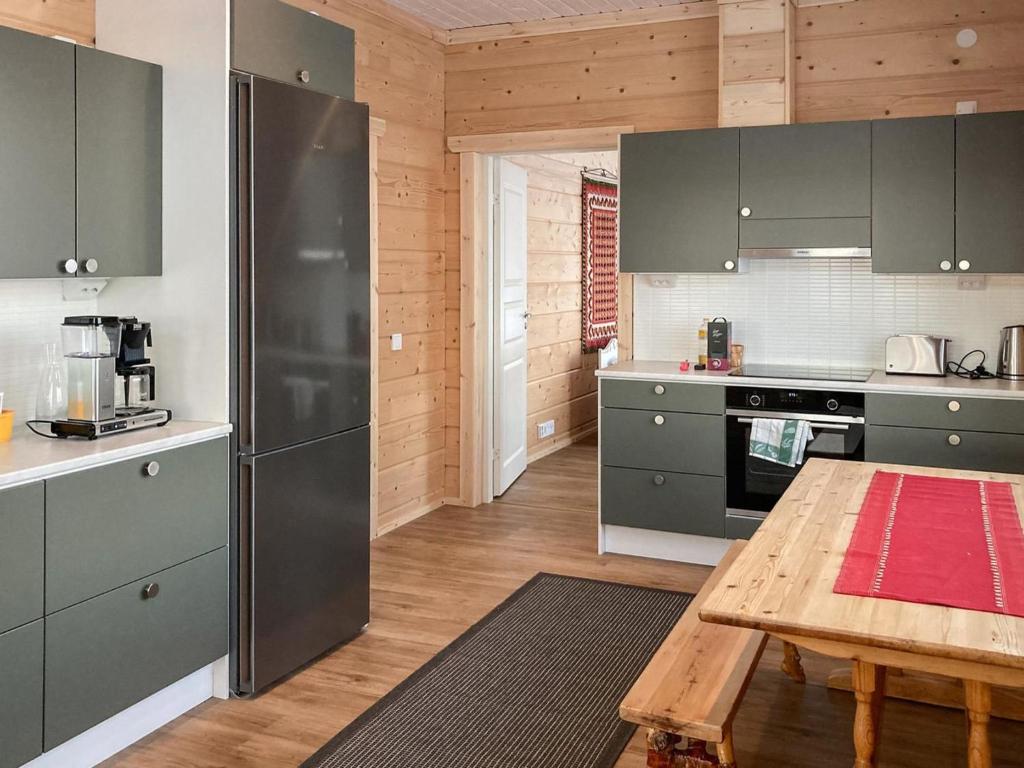A cozinha ou cozinha compacta de Holiday Home Villa lehtoniemi by Interhome