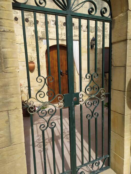 Fotografie z fotogalerie ubytování Gozo Rustic Farmhouse with stunning views and swimming pool v destinaci Sannat