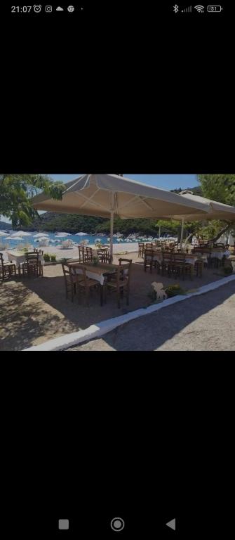 Restaurace v ubytování Ta Kavourakia
