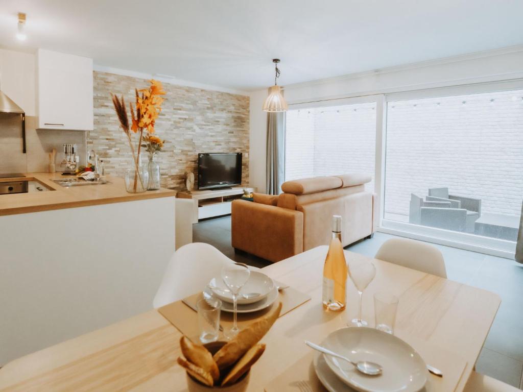 Η κουζίνα ή μικρή κουζίνα στο Studio Oasi with parking and terrace by Interhome