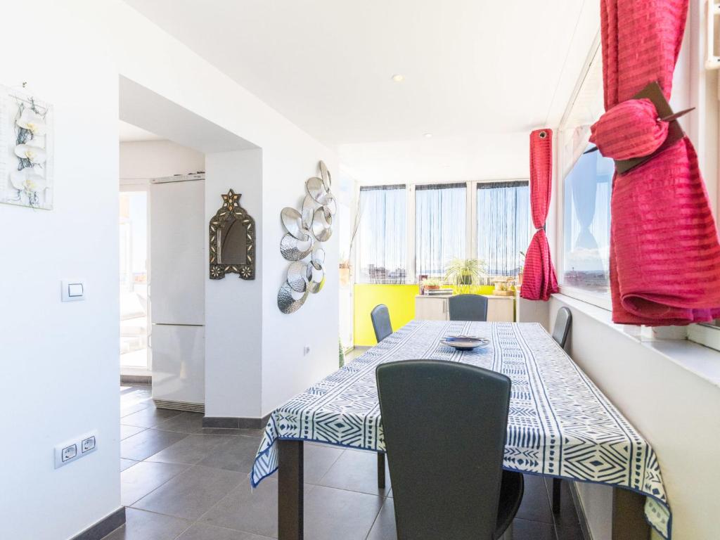 Posedenie v ubytovaní Apartment Edificio Claudia by Interhome