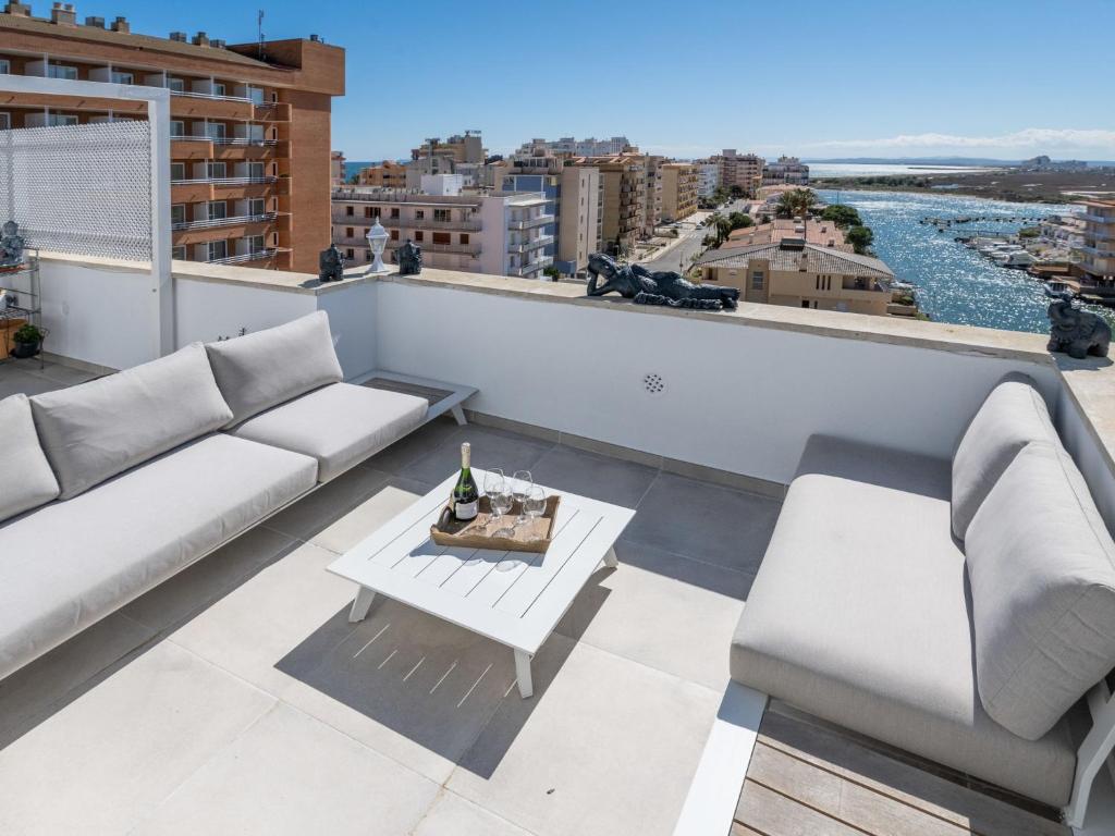 Posedenie v ubytovaní Apartment Edificio Claudia by Interhome