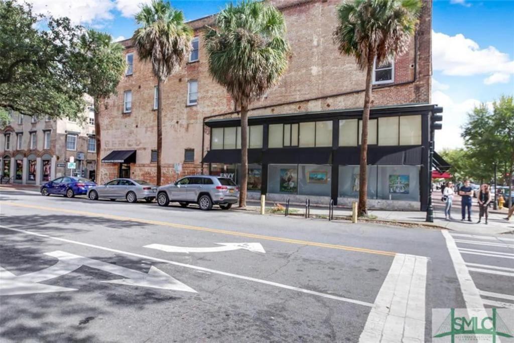 The Blue on BroughtonHeart of Downtown Location!, Savannah (updated