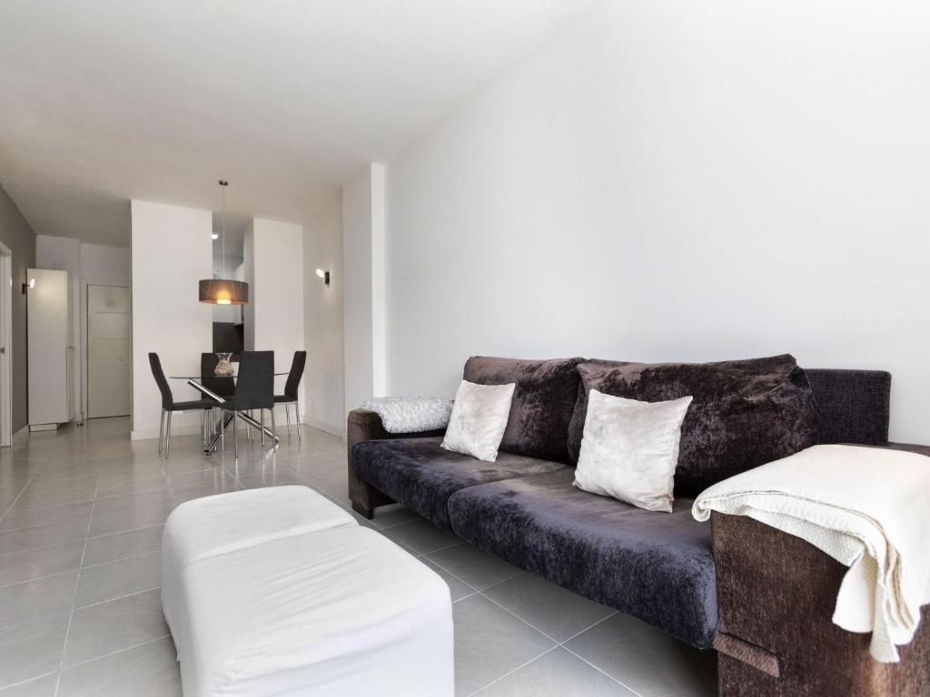 Posedenie v ubytovaní Apartment Edificio Luxor by Interhome
