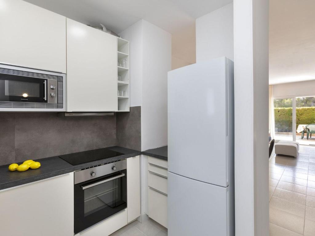Kuchyňa alebo kuchynka v ubytovaní Apartment Edificio Luxor by Interhome
