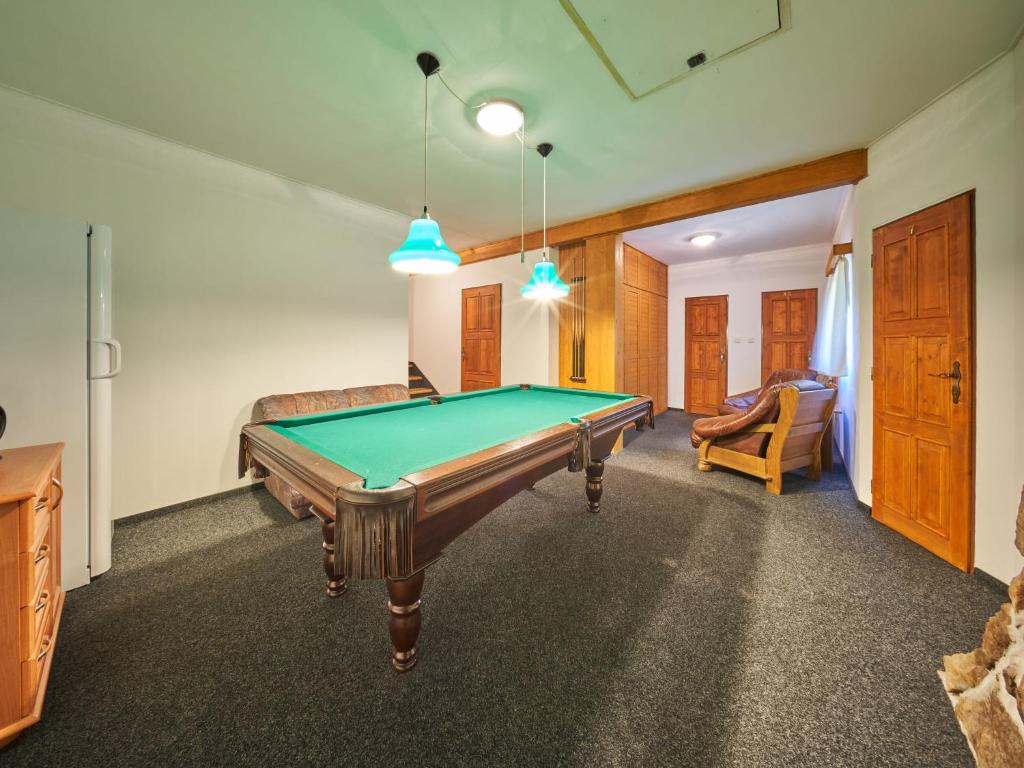 Biliár nebo kulečník v ubytování Holiday Home Hodkovice by Interhome