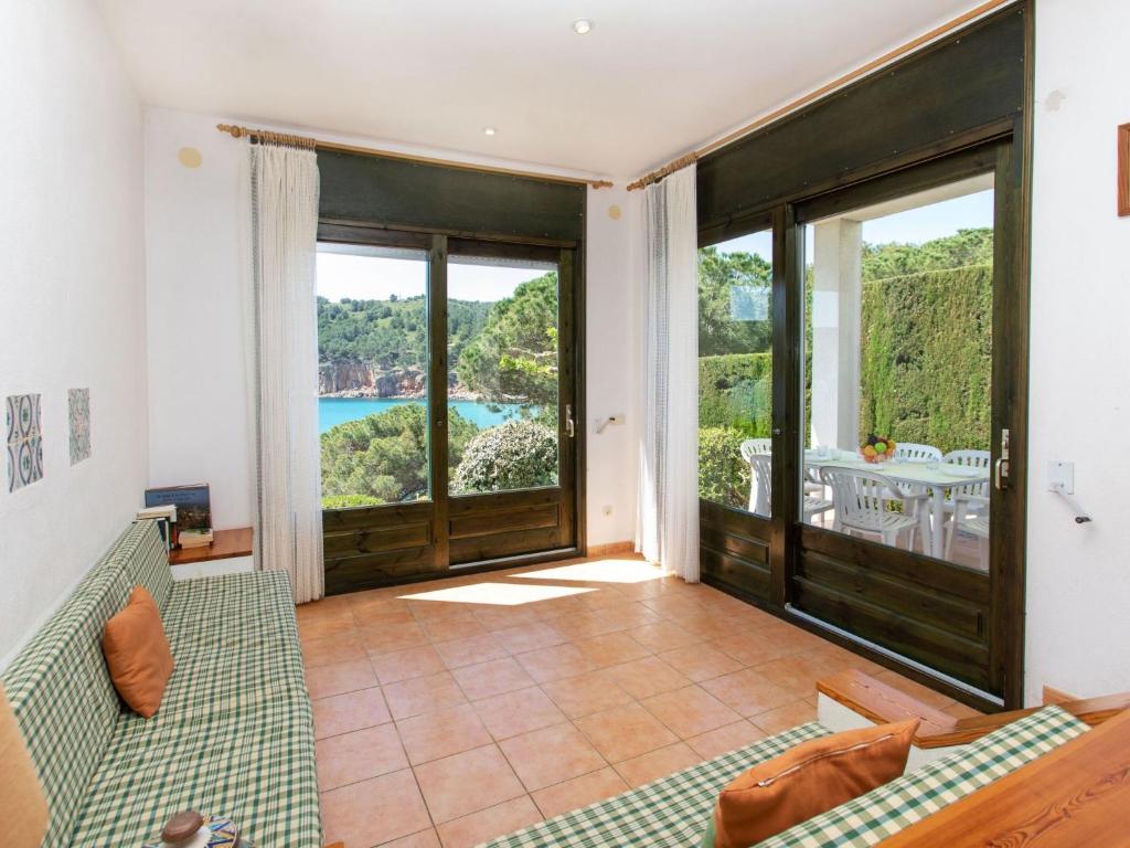 Bazén v ubytování Holiday Home Port del Rei I by Interhome nebo v jeho okolí