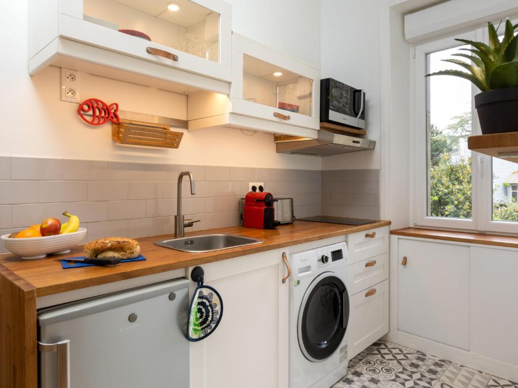 Kuchyňa alebo kuchynka v ubytovaní Apartment Le Clemenceau by Interhome