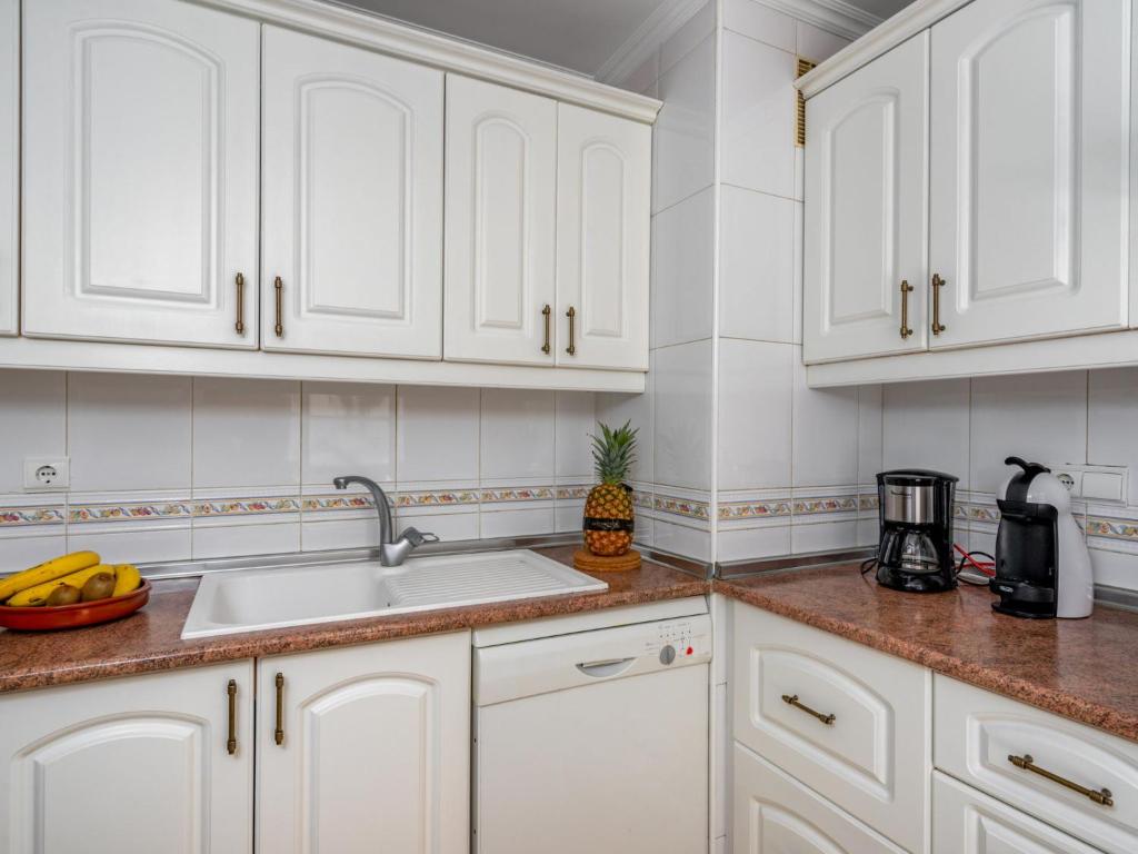 Kuchyň nebo kuchyňský kout v ubytování Apartment Loma del Colegial by Interhome