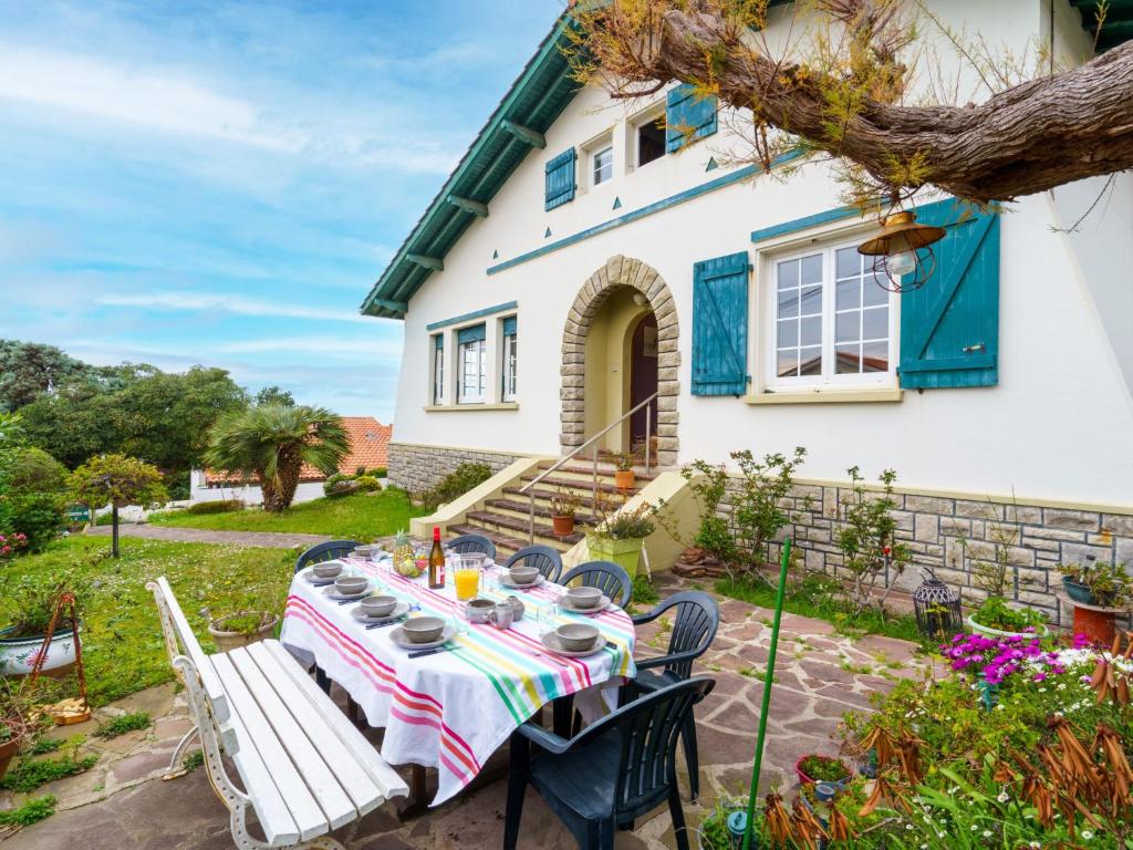 Vonkajšia záhrada v ubytovaní Holiday Home Milady II by Interhome
