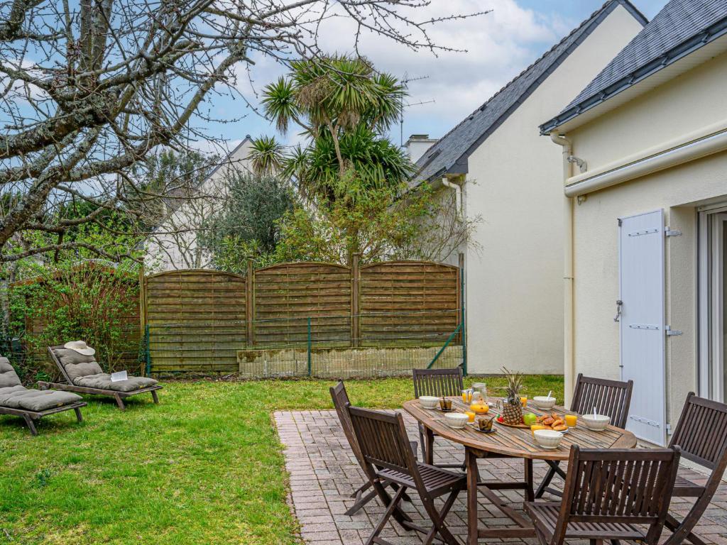 Ogród w obiekcie Holiday Home Le Ketch by Interhome