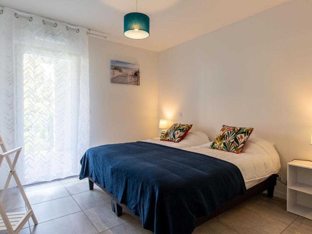 Postel nebo postele na pokoji v ubytování Apartment Cap Aréa by Interhome