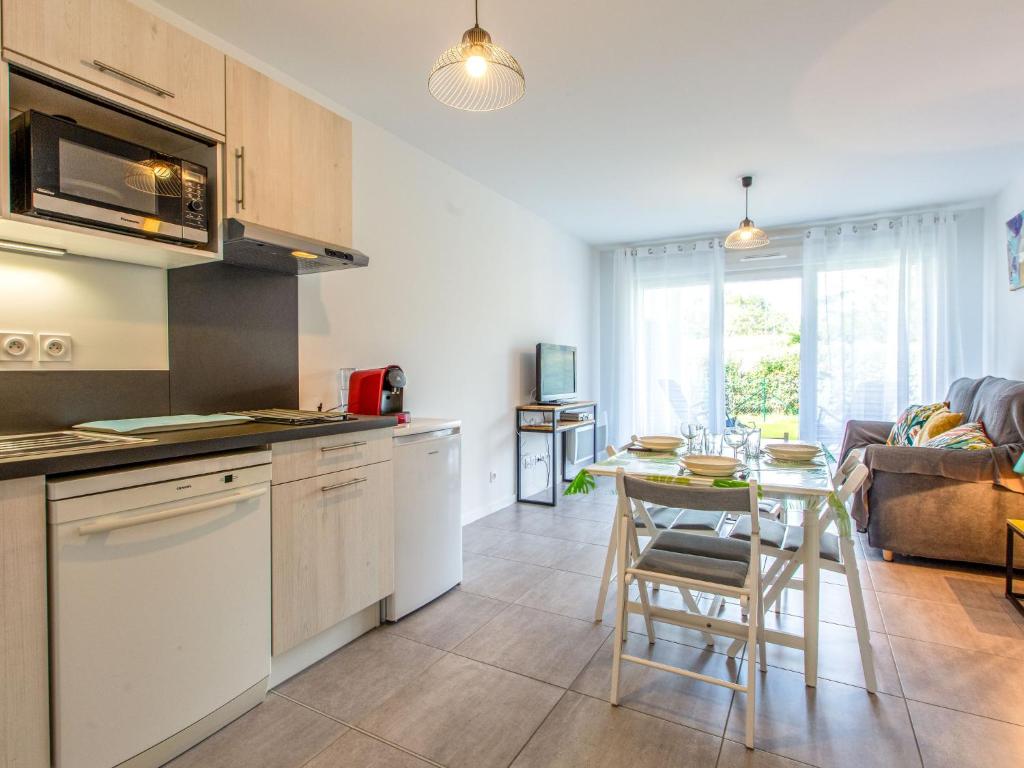 Kuchyň nebo kuchyňský kout v ubytování Apartment Cap Aréa by Interhome