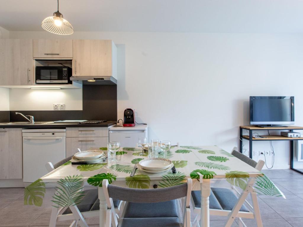 Kuchyň nebo kuchyňský kout v ubytování Apartment Cap Aréa by Interhome