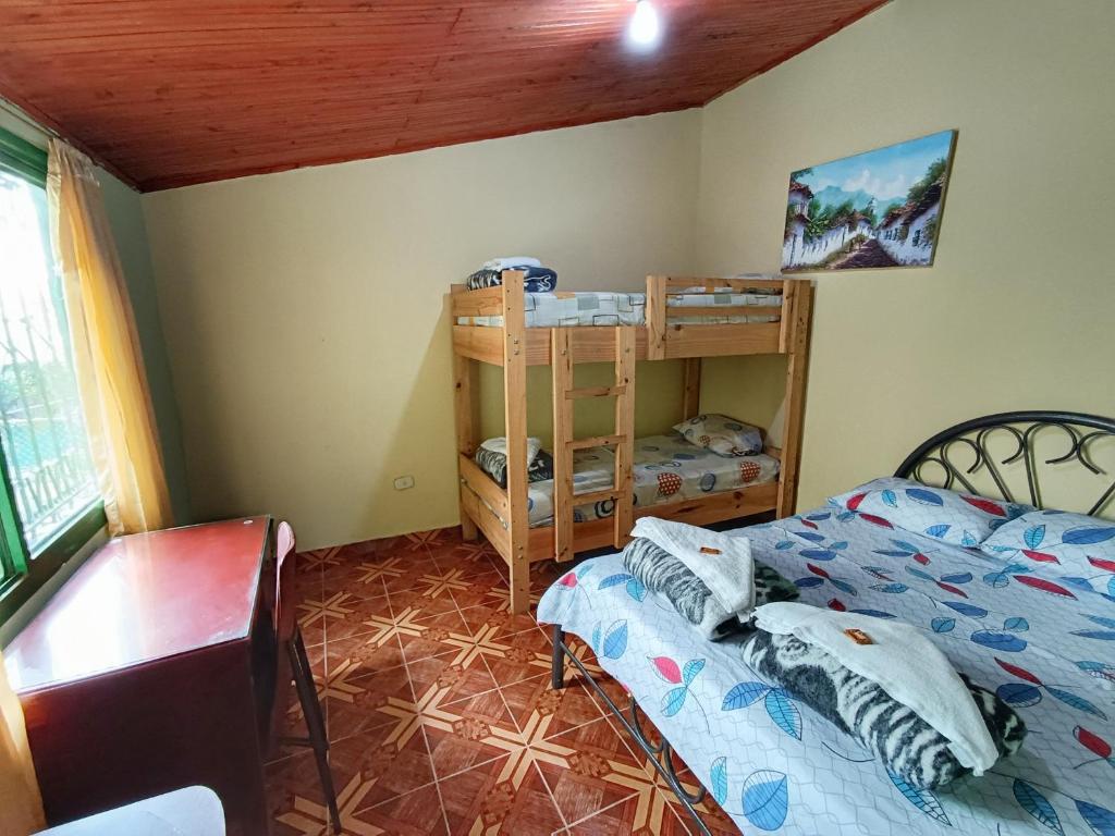 Parque Bioflora - Habitación Cuádruple Con Baño Privado