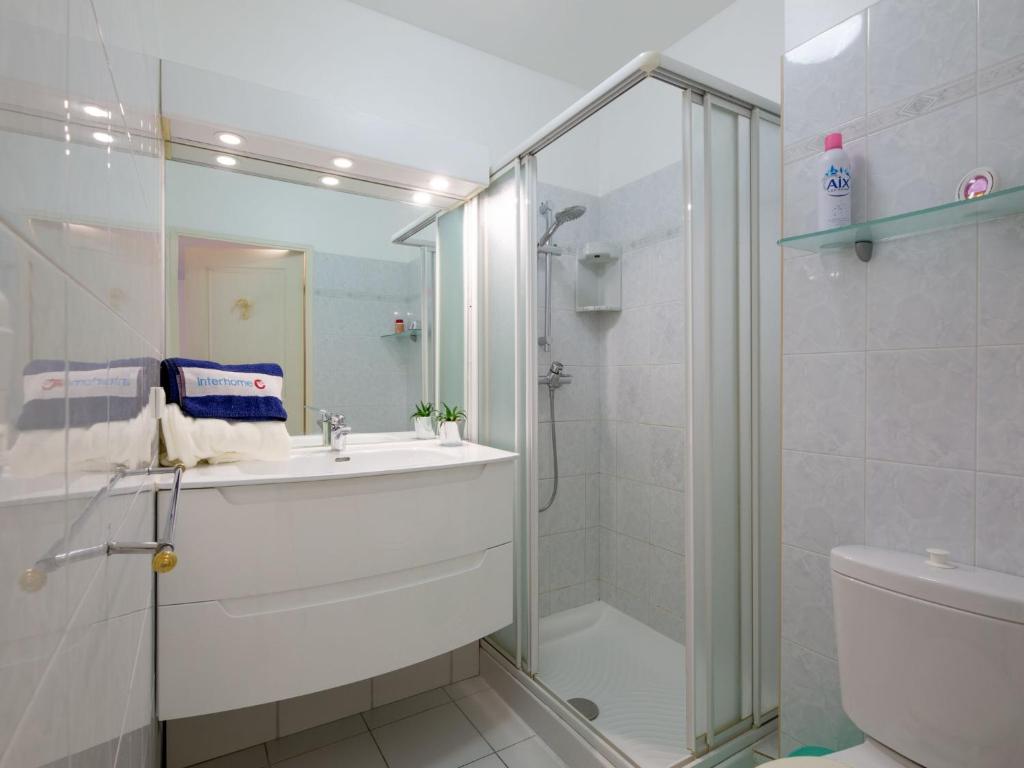 Kúpeľňa v ubytovaní Apartment Le chant de la mer by Interhome