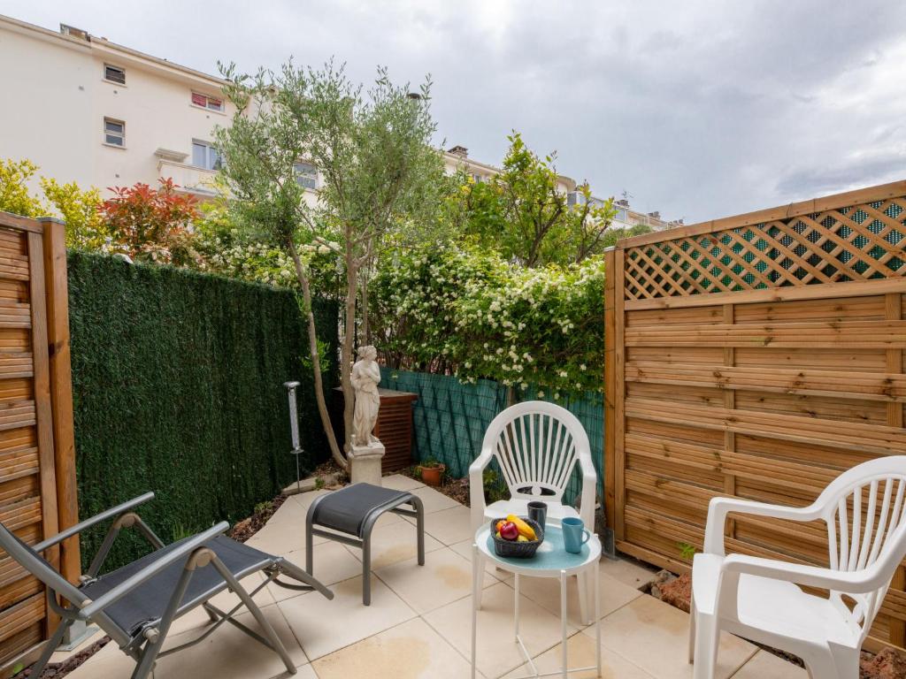 Vonkajšia záhrada v ubytovaní Apartment Le chant de la mer by Interhome