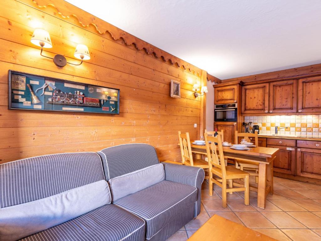 Kuchyňa alebo kuchynka v ubytovaní Apartment Ecrin des Neiges - Val Claret-2 by Interhome