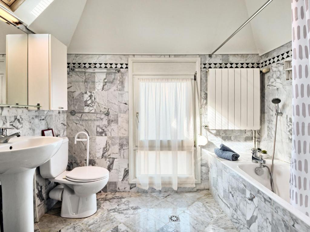Kúpeľňa v ubytovaní Holiday Home Ker Vignan by Interhome