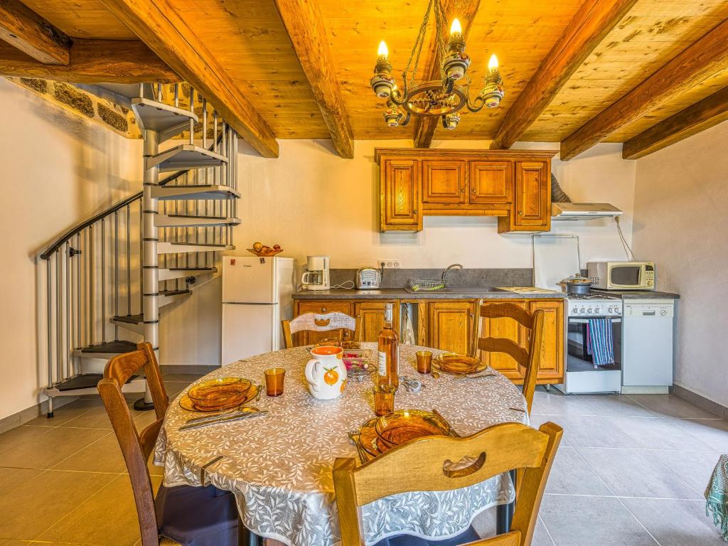 Kuchyňa alebo kuchynka v ubytovaní Holiday Home Le Trépadou by Interhome