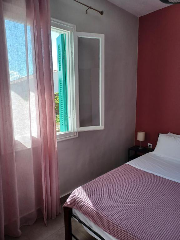 A bed or beds in a room at Angie's Home