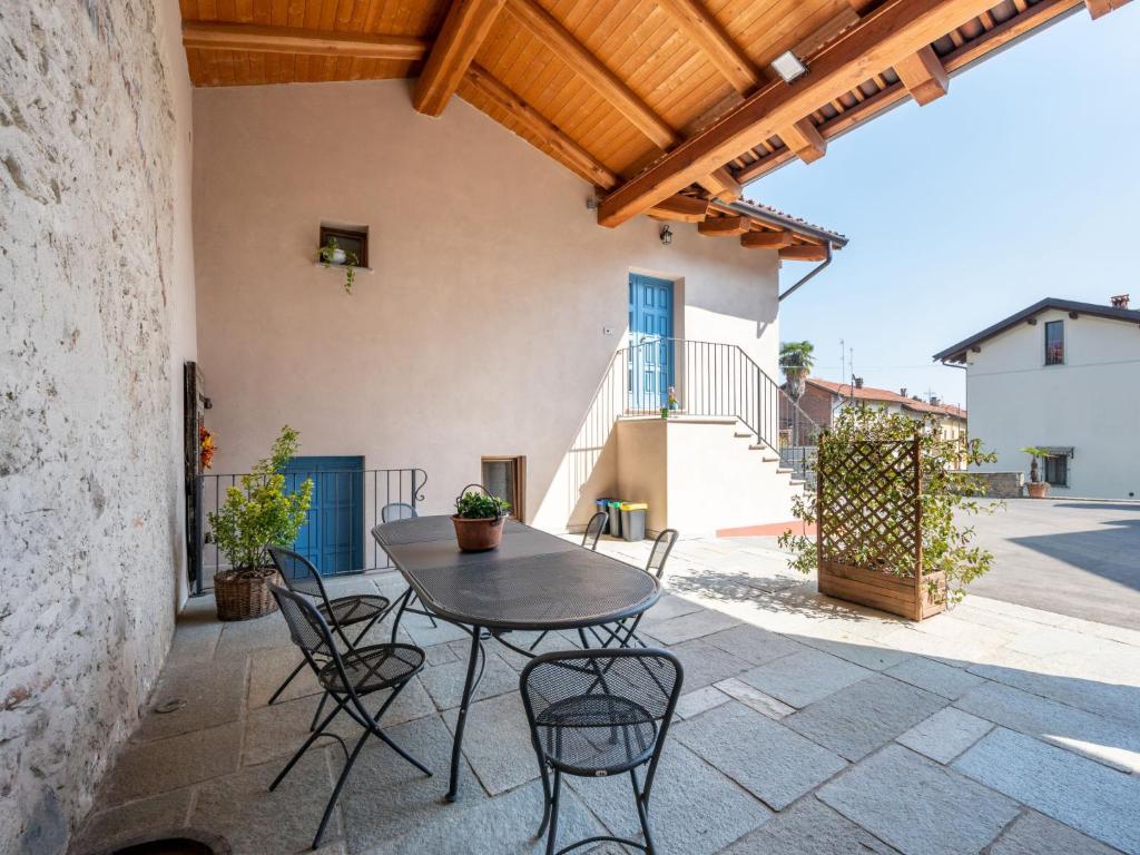 a patio with a table and chairs on a patio at Holiday Home Da Marita by Interhome in Verzuolo