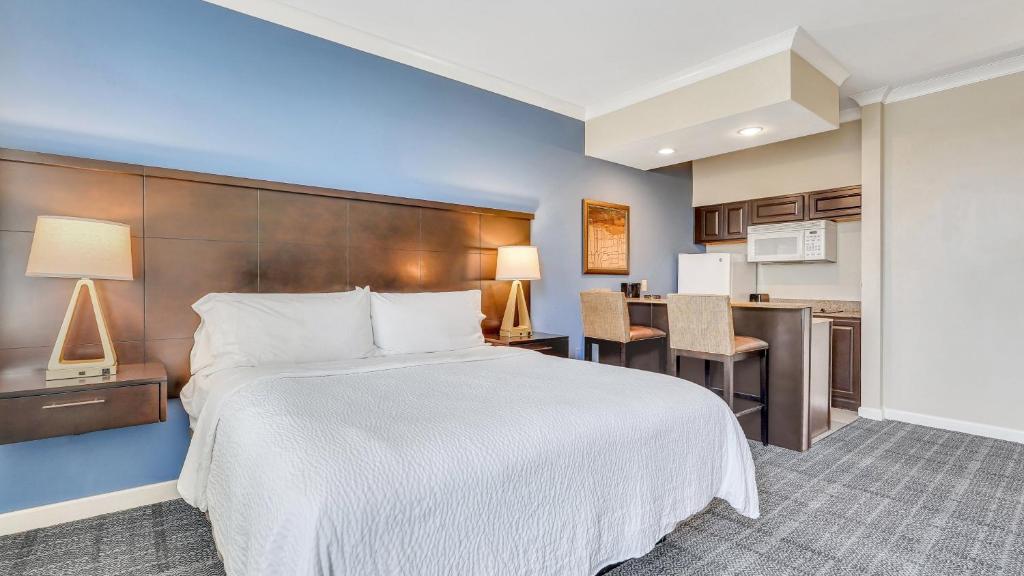 Staybridge Suites Savannah Historic District by IHG photo
