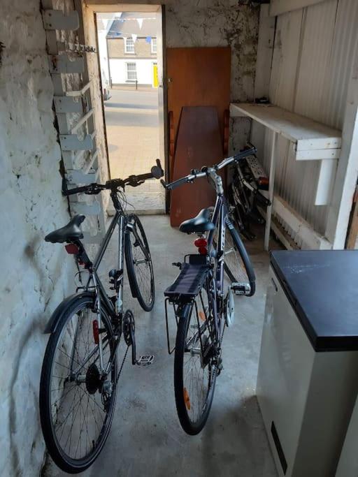 Jízda na kole v ubytování Clonbur House - Two bedroom village apartment nebo okolí