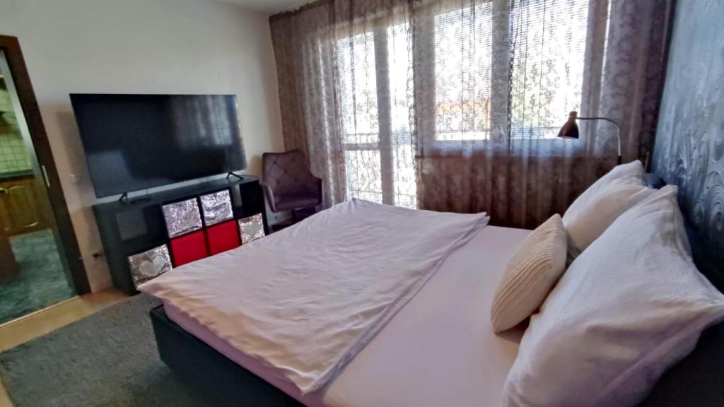 A bed or beds in a room at Penzion Ivka