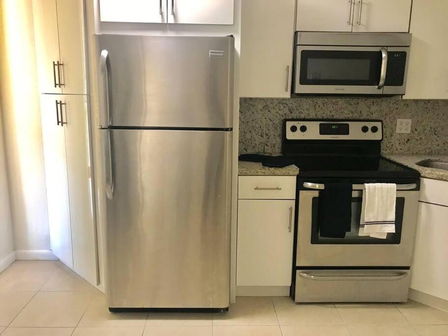 LOCATION! Apartment in Coconut Grove with parking photo