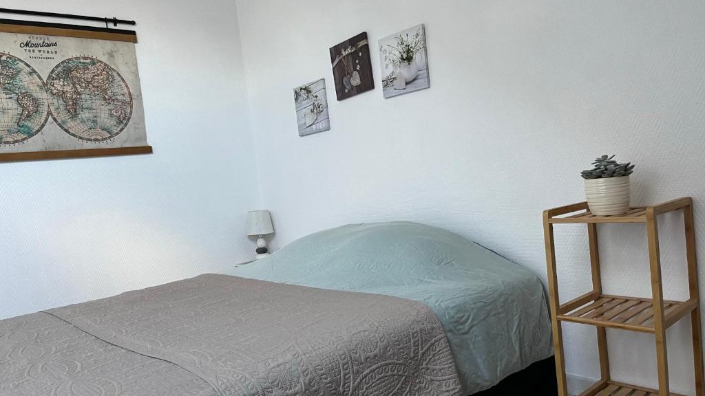 Posteľ alebo postele v izbe v ubytovaní L'Arbre de Vy - T2 42m2 indépendant, 5 pers, garage, proche Gare