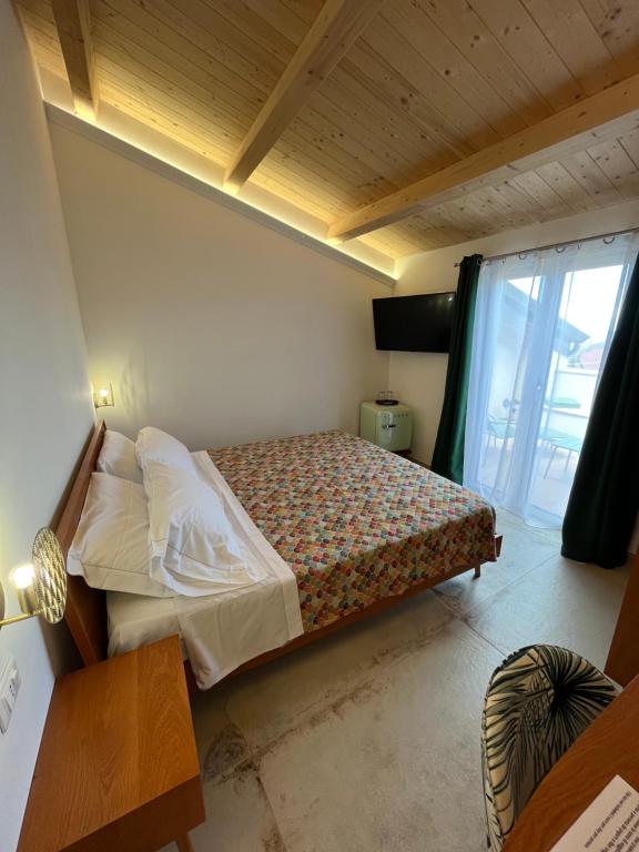 Postel nebo postele na pokoji v ubytování De LoCa Rooms