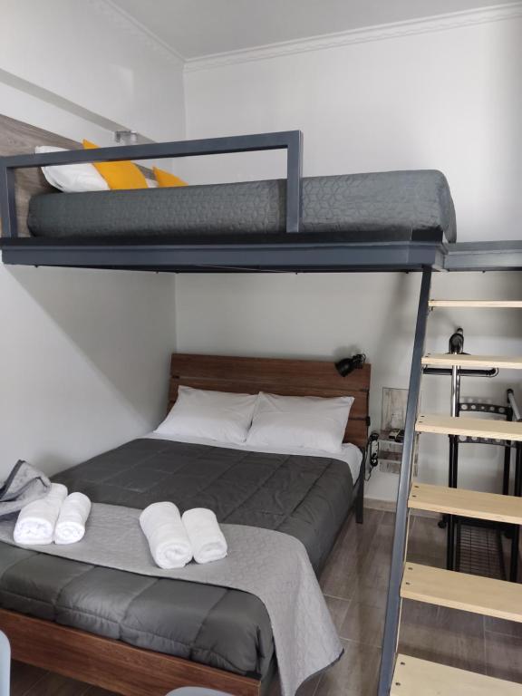 Postel nebo postele na pokoji v ubytování ISMINI STUDIOS