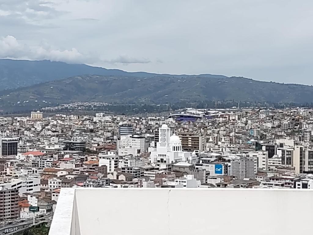 a view of a city from the top of a building at HERMOSO Y COMODO Departamento vacacional, vista única! TOTALMENTE AMOBLADO E INDEPENDIENTE in Ambato
