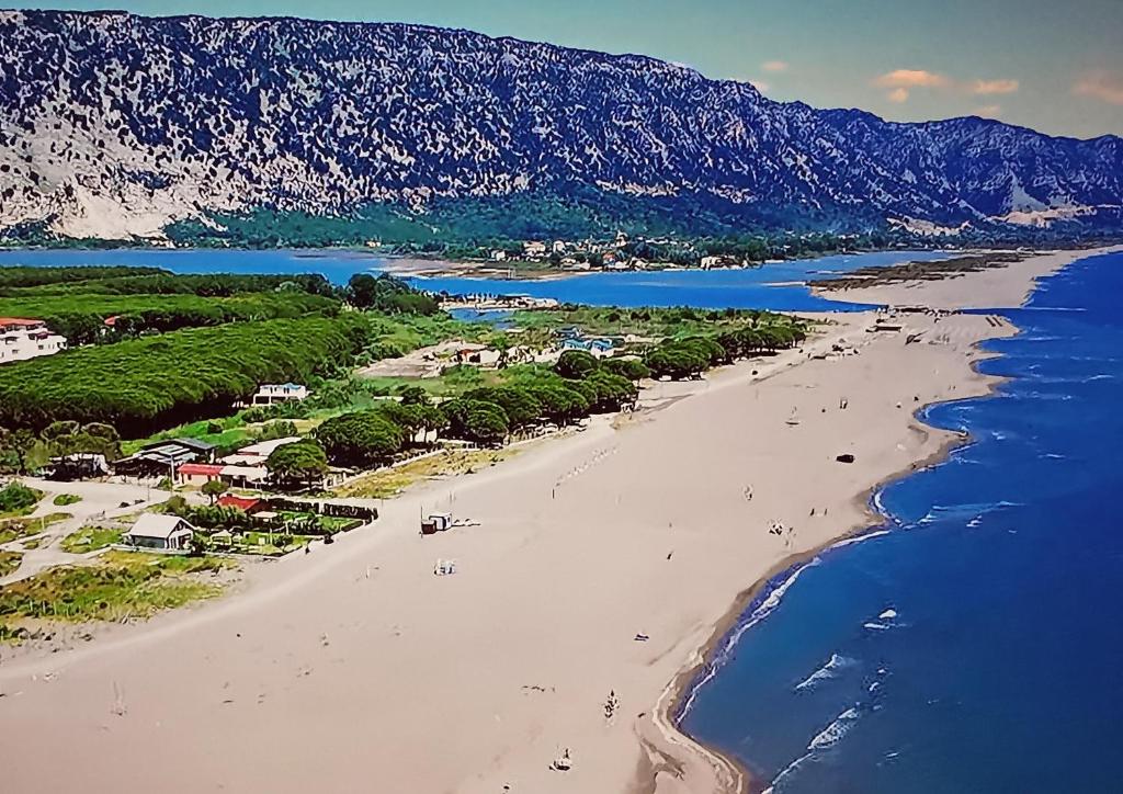Beachfront, Tirana Guest House - Image 11