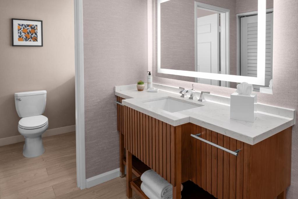 Tommy Bahama Miramonte Resort & Spa - King Room Met Roll -in Douche - Gehandicapten/gehoor Toegankelijk - Niet -roken