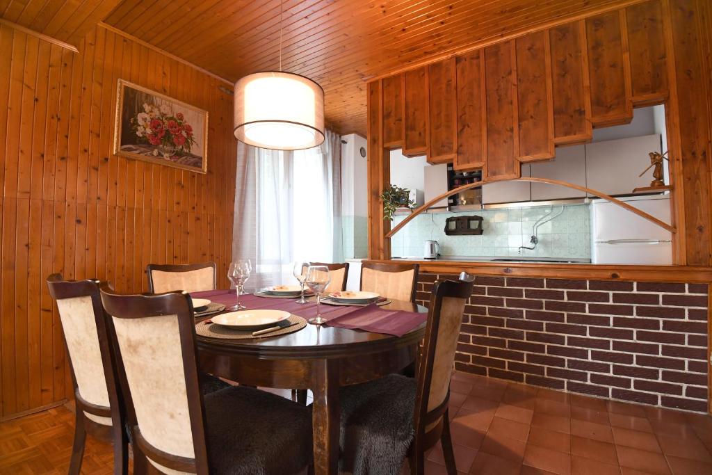 Kuchyň nebo kuchyňský kout v ubytování Apartmani Erna