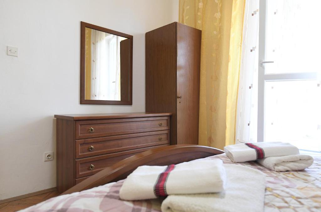 Postel nebo postele na pokoji v ubytování Apartmani Erna