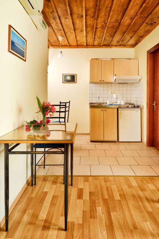 Studio Nikiti Beach - 6