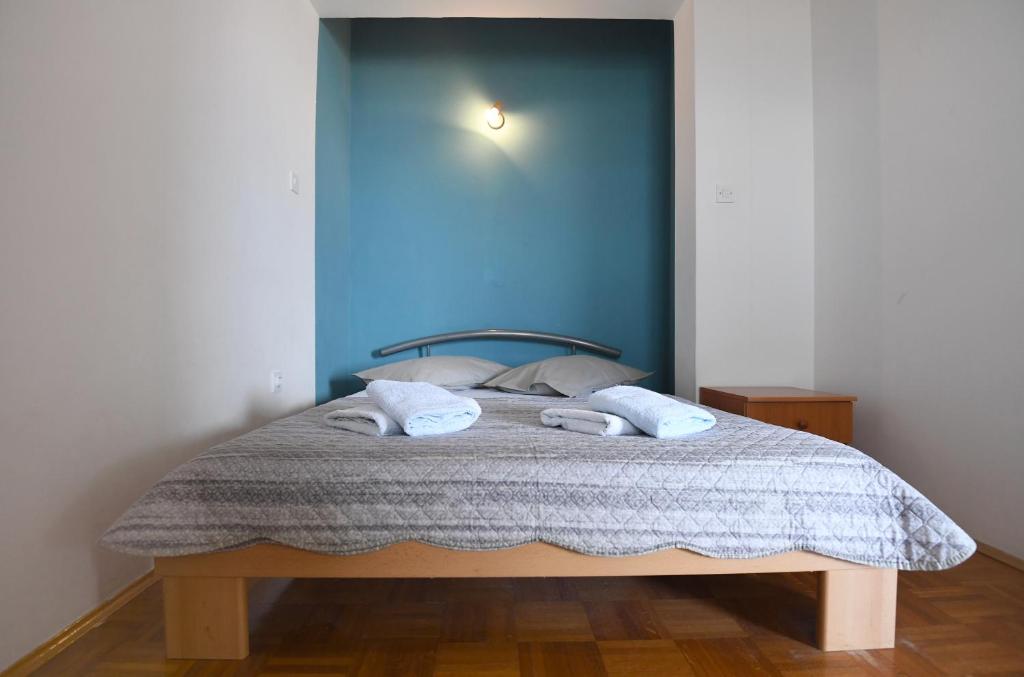 Postel nebo postele na pokoji v ubytování Apartmani Erna