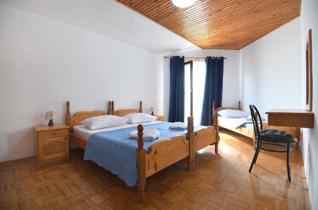 Postel nebo postele na pokoji v ubytování Apartmani Erna