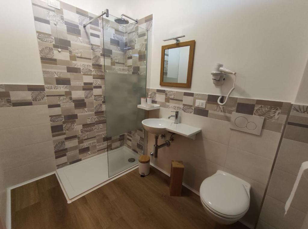Koupelna v ubytování Loremi Rooms